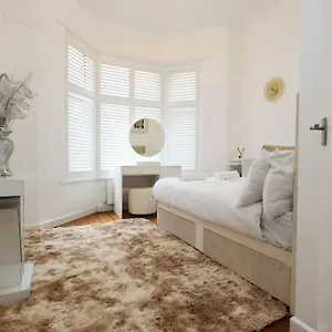 Apartment Spacious Pontcanna Apartment, Driveway Parking & 10 Min To Centre, Cardiff
